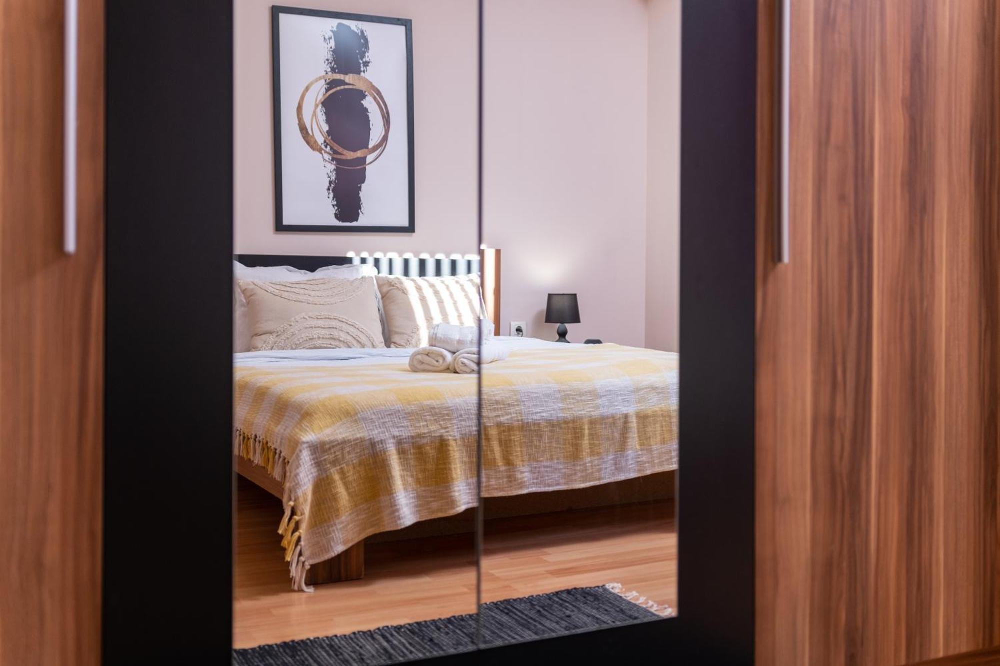 Comfortable 2br Urban Getaway In Center