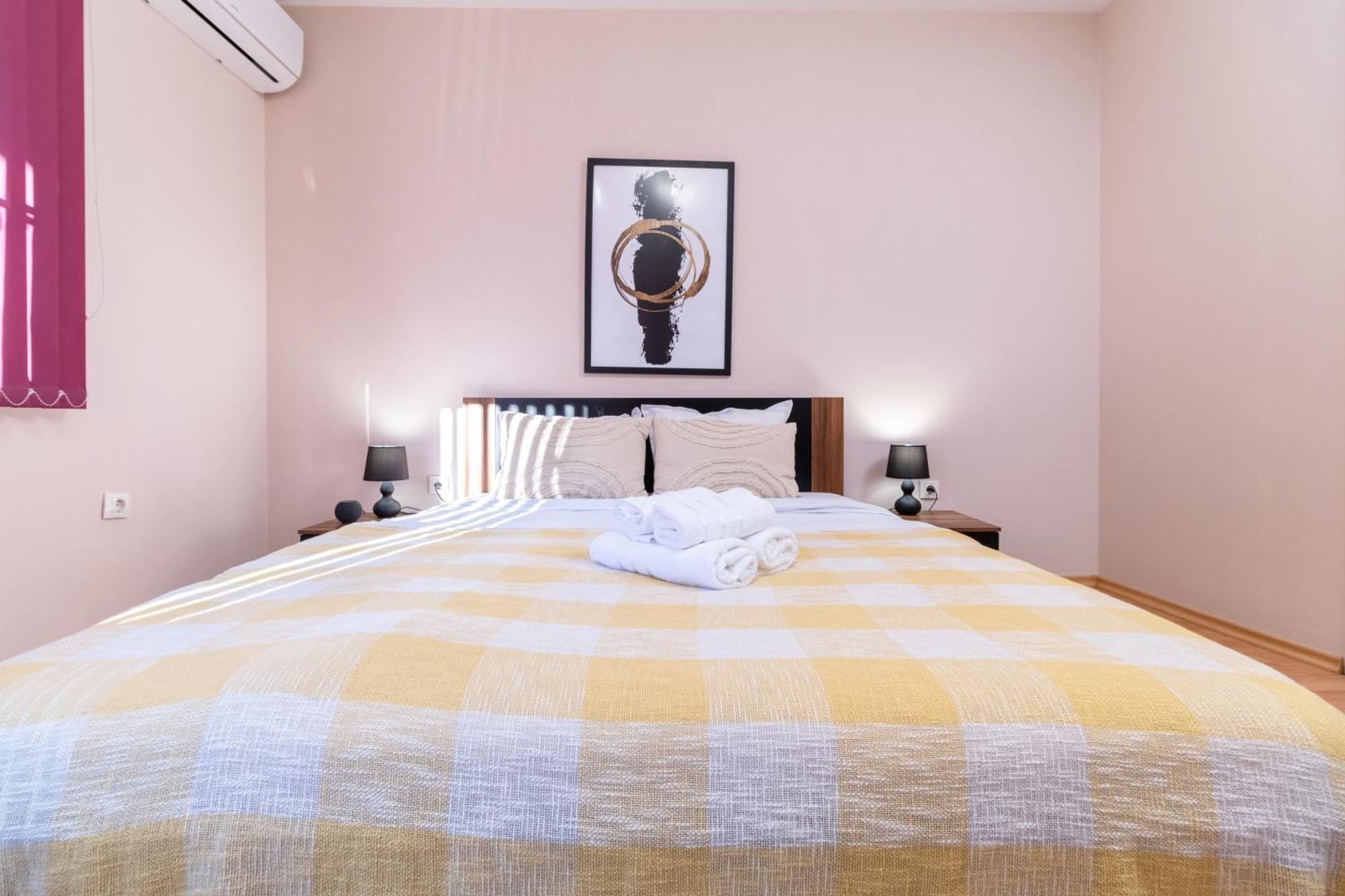 Comfortable 2br Urban Getaway In Center Apartament Plovdiv